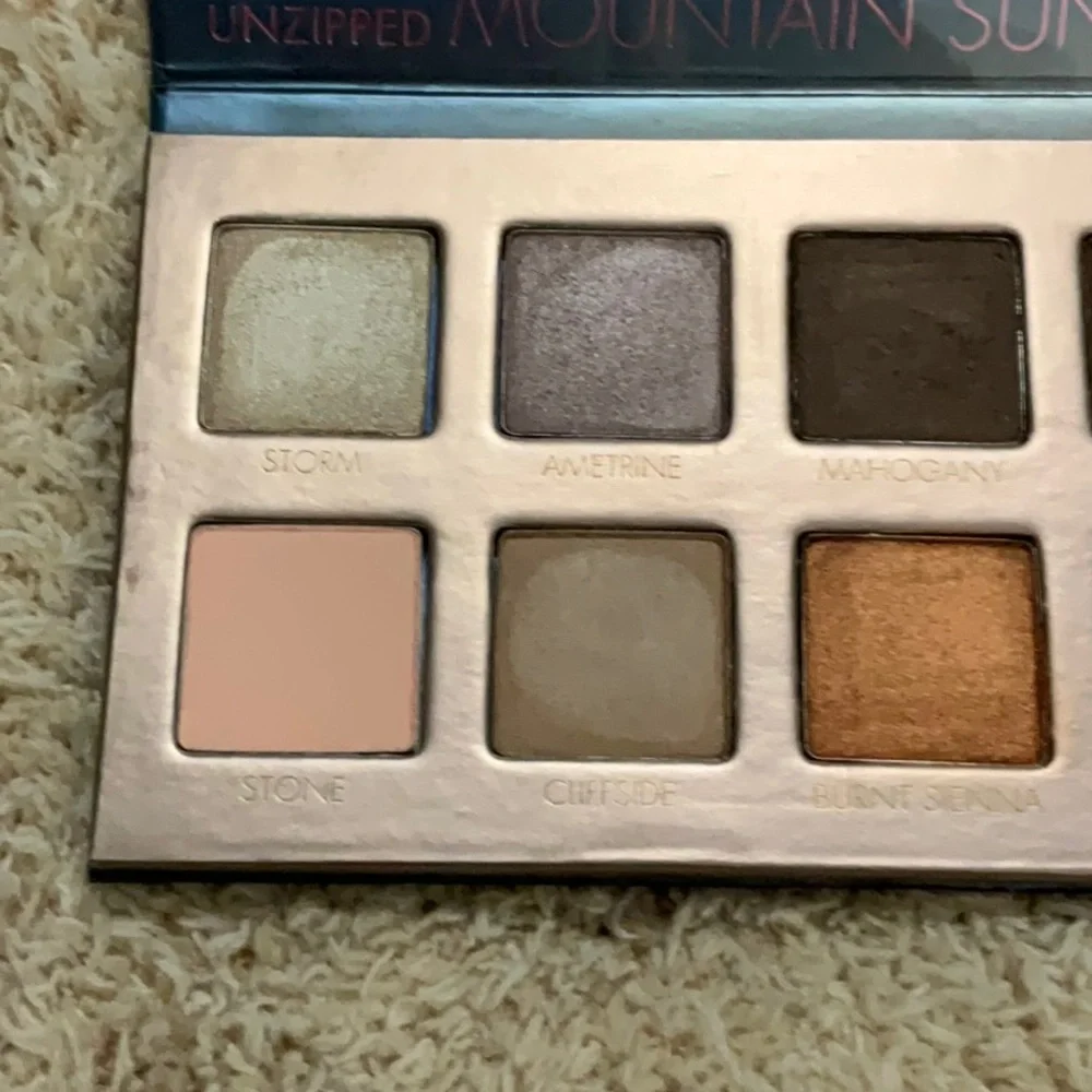LORAC unzipped mountain Sunset eyeshadow palette - Picture 3 of 4
